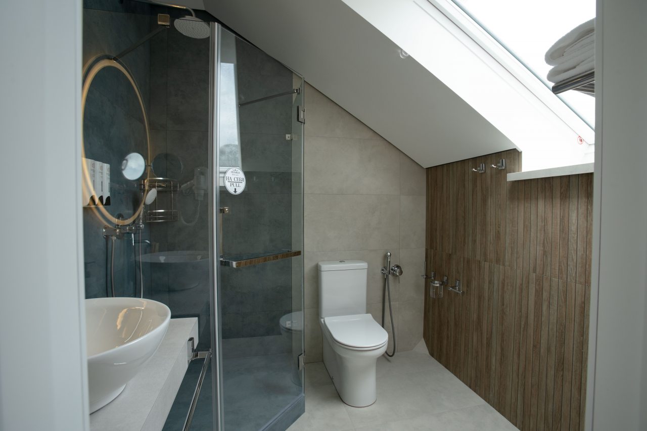 Трехместный (Стандартный трехместный номер с балконом 