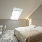 Люкс (Двухкомнатный "Люкс" без балкона мансарда), Отель Monarch