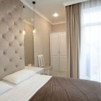 Люкс (Двухкомнатный "Люкс" с балконом), Отель Monarch