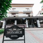 Парковка, Отель Монарх