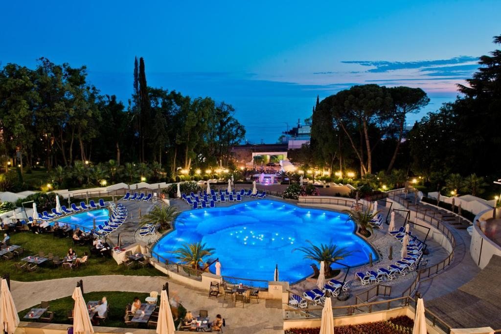Открытый бассейн, Отель Swissotel Resort Сочи Камелия