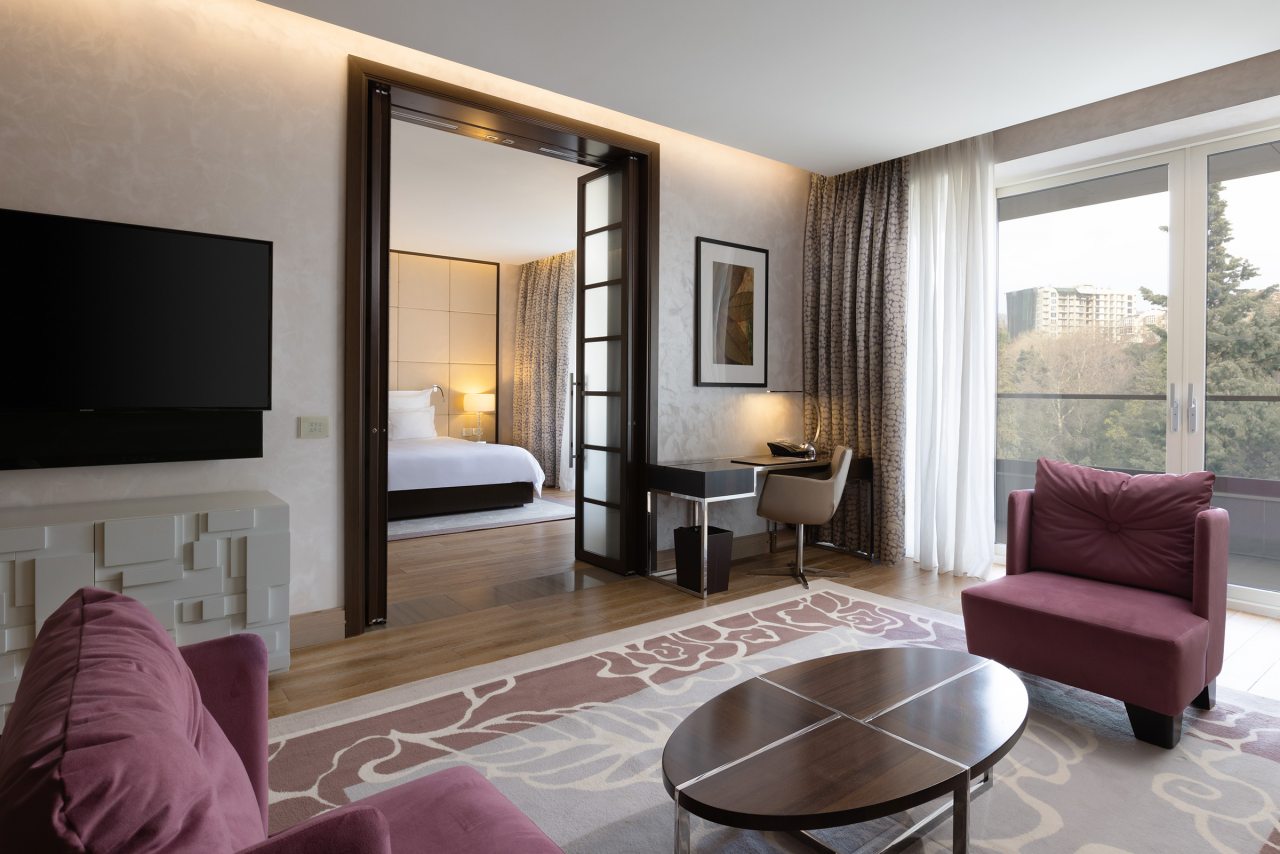 Двухместный (Номер Signature Suite, с видом на парк, с гостиной — с двуспальной кроватью), Отель Swissotel Resort Сочи Камелия