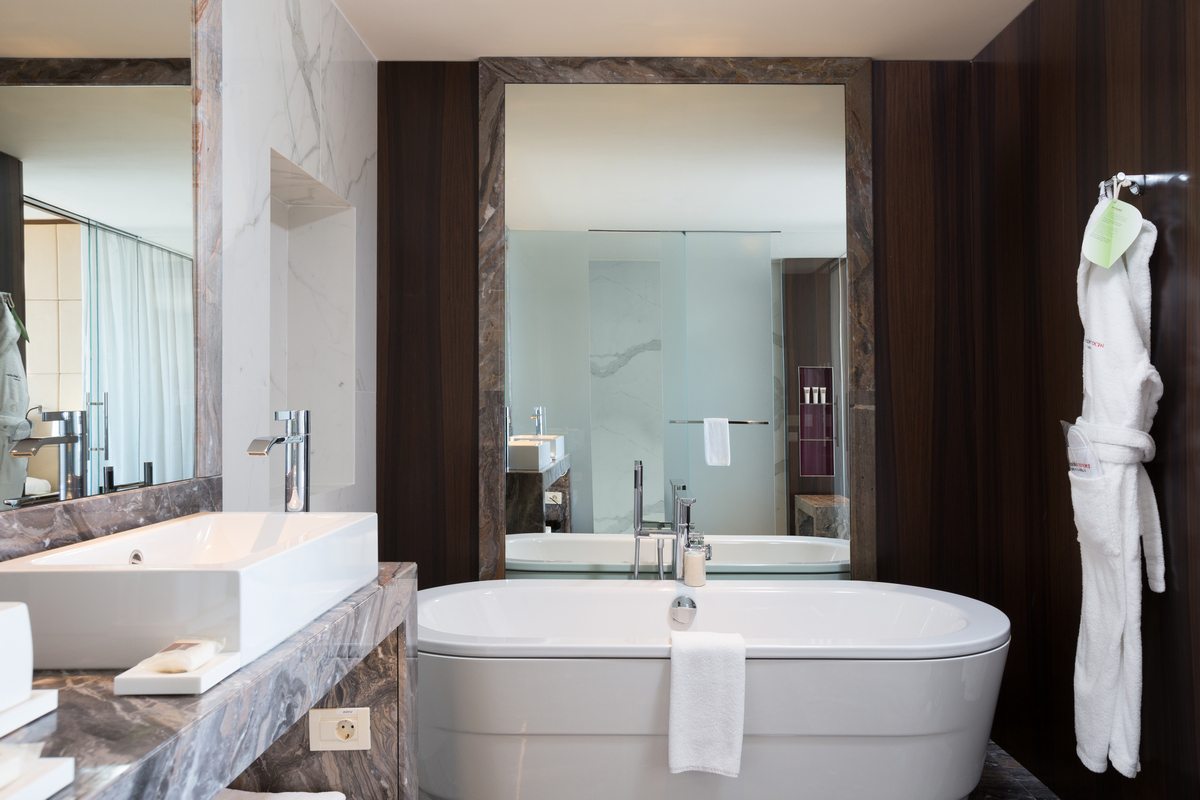 Двухместный (Номер Signature Suite, с видом на море, с гостиной — с двуспальной кроватью), Отель Swissotel Resort Сочи Камелия