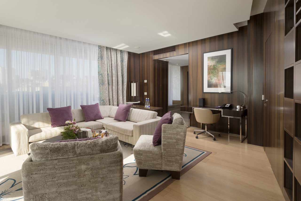 Трёхместный и более (Номер Presidential Suite, с террасой и видом на море — с 2 двуспальными кроватями), Отель Swissotel Resort Сочи Камелия