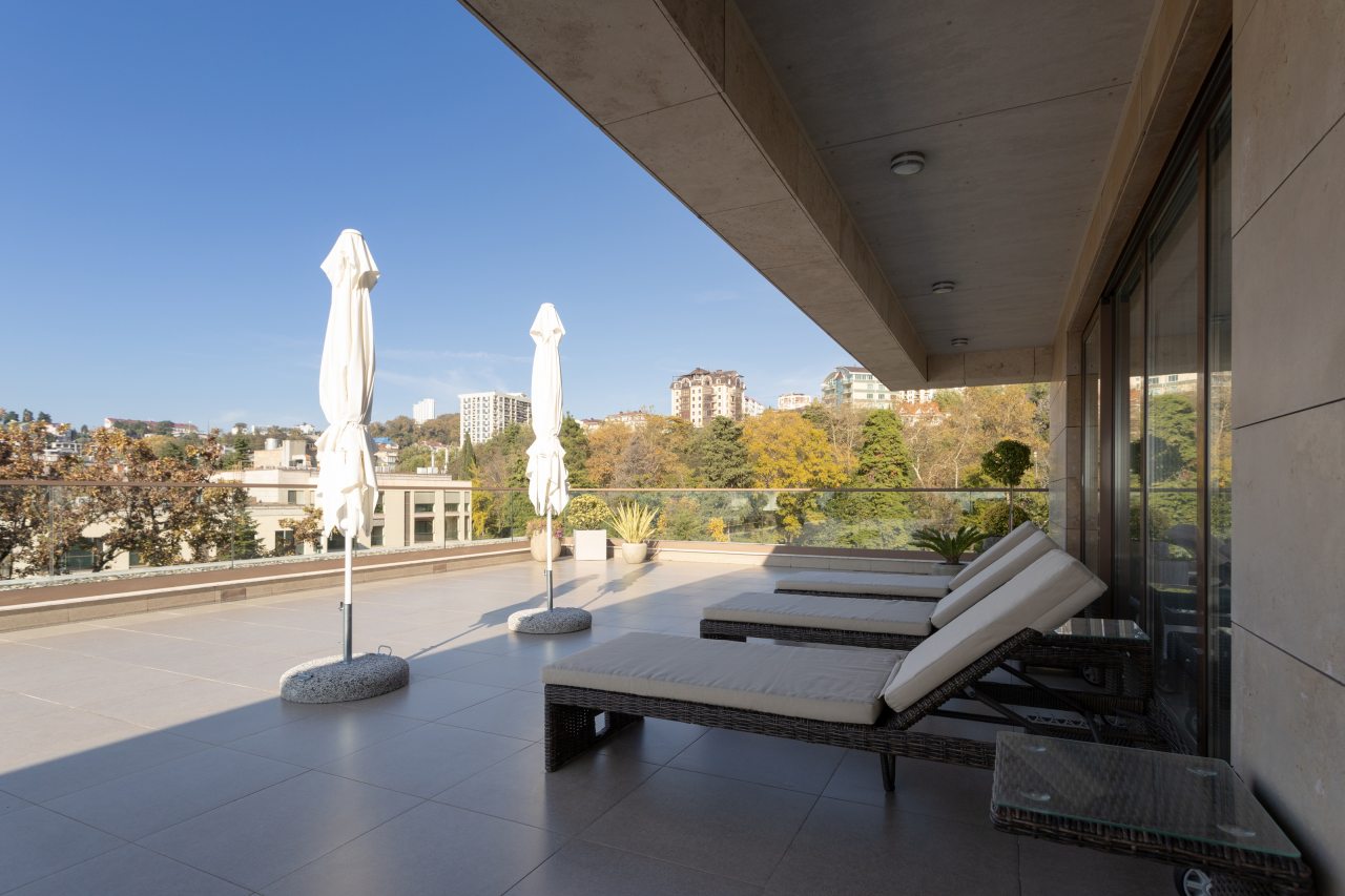 Трёхместный и более (Номер Presidential Suite, с террасой и видом на море — с 2 двуспальными кроватями), Отель Swissotel Resort Сочи Камелия