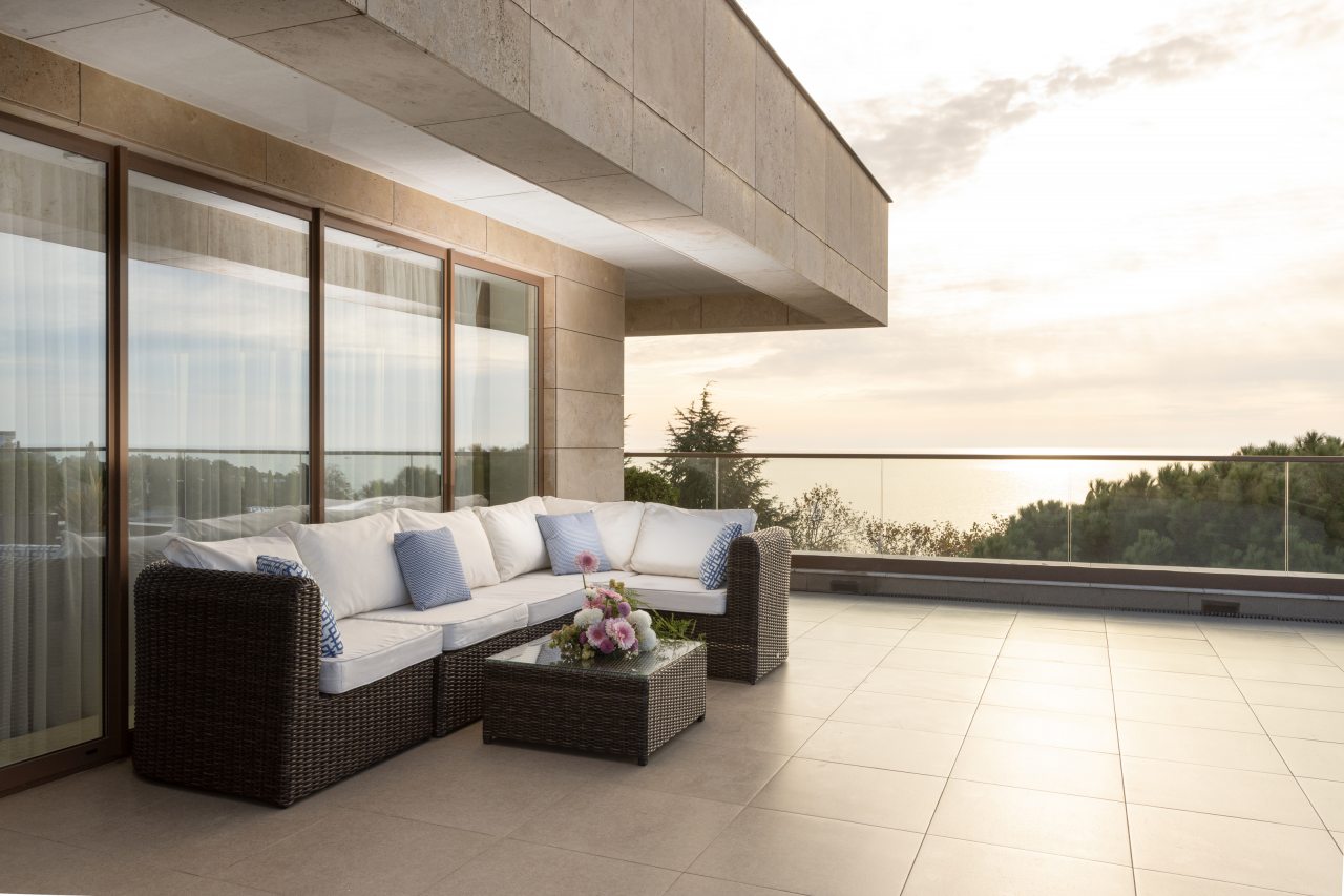 Трёхместный и более (Номер Presidential Suite, с террасой и видом на море — с 2 двуспальными кроватями), Отель Swissotel Resort Сочи Камелия