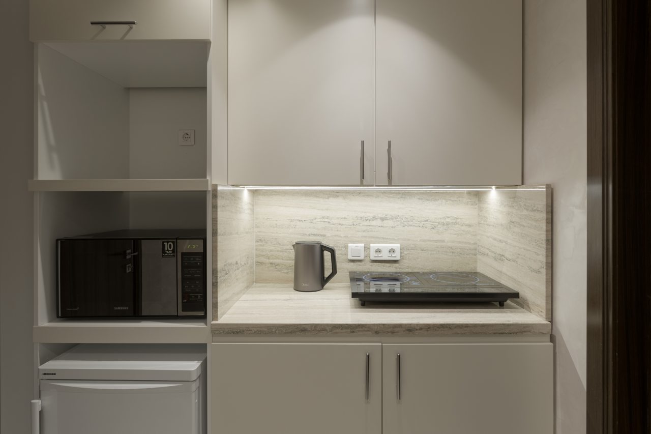 Трёхместный и более (Номер Presidential Suite, с террасой и видом на море — с 2 двуспальными кроватями), Отель Swissotel Resort Сочи Камелия