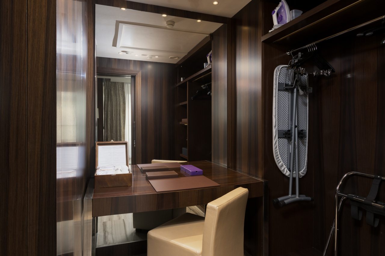 Трёхместный и более (Номер Presidential Suite, с террасой и видом на море — с 2 двуспальными кроватями), Отель Swissotel Resort Сочи Камелия