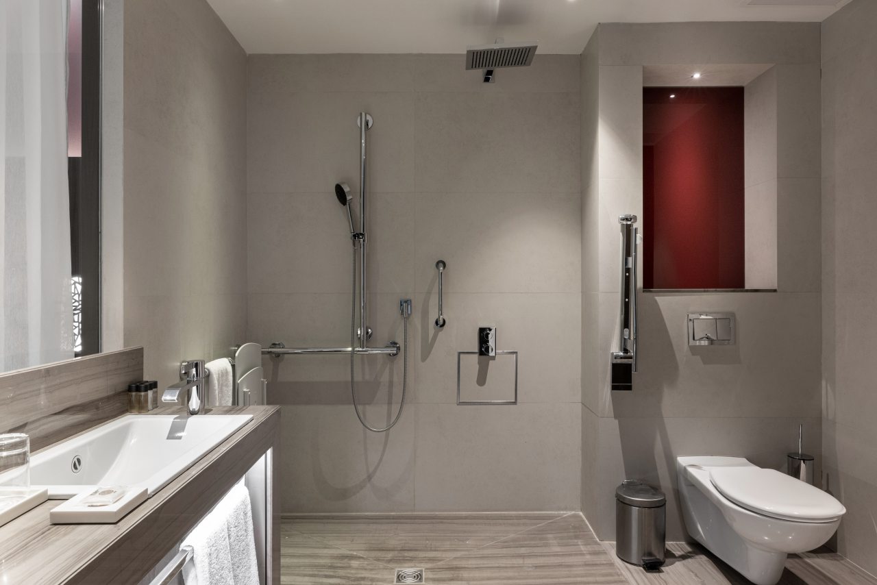 Двухместный (Номер Swiss Advantage для маломобильных, вид во внутренний двор — с двуспальной кроватью), Отель Swissotel Resort Сочи Камелия