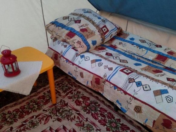 База отдыха Цветок под Снегом, Хужир