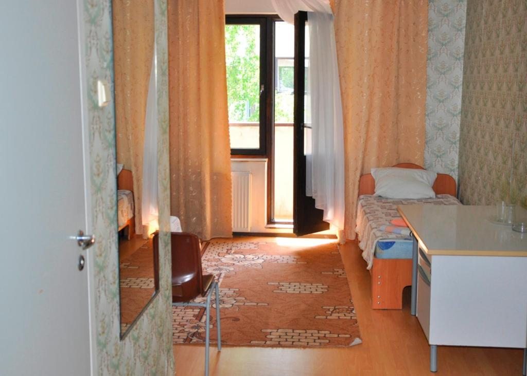 Двухместный (Двухместный номер с 2 отдельными кроватями и балконом) гостиницы Маршал Кубинка, Московская область