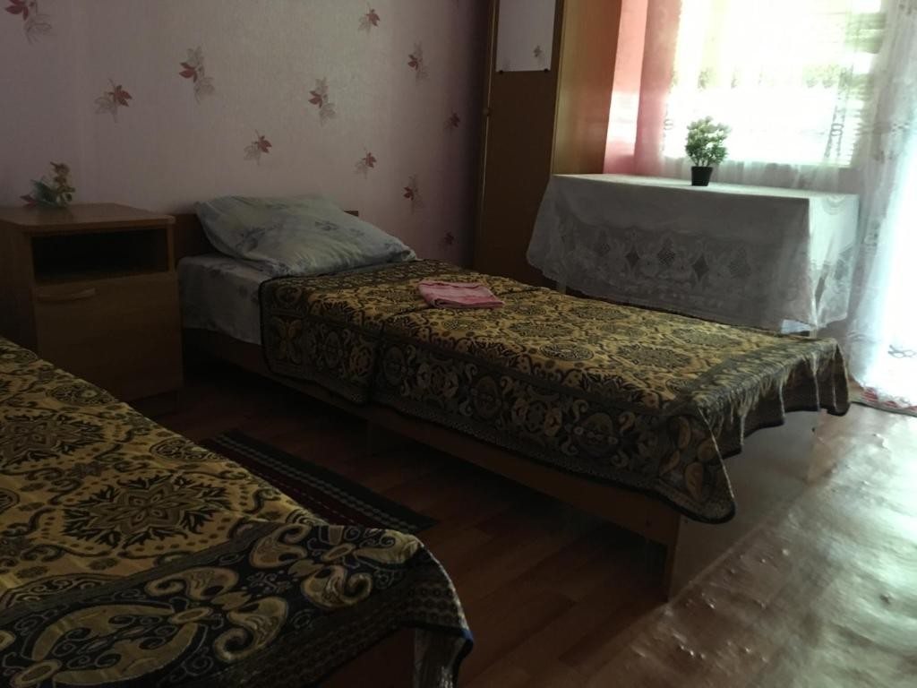 Трехместный (Бюджетный трехместный номер) гостевого дома Tamanskaea27, Кучугуры