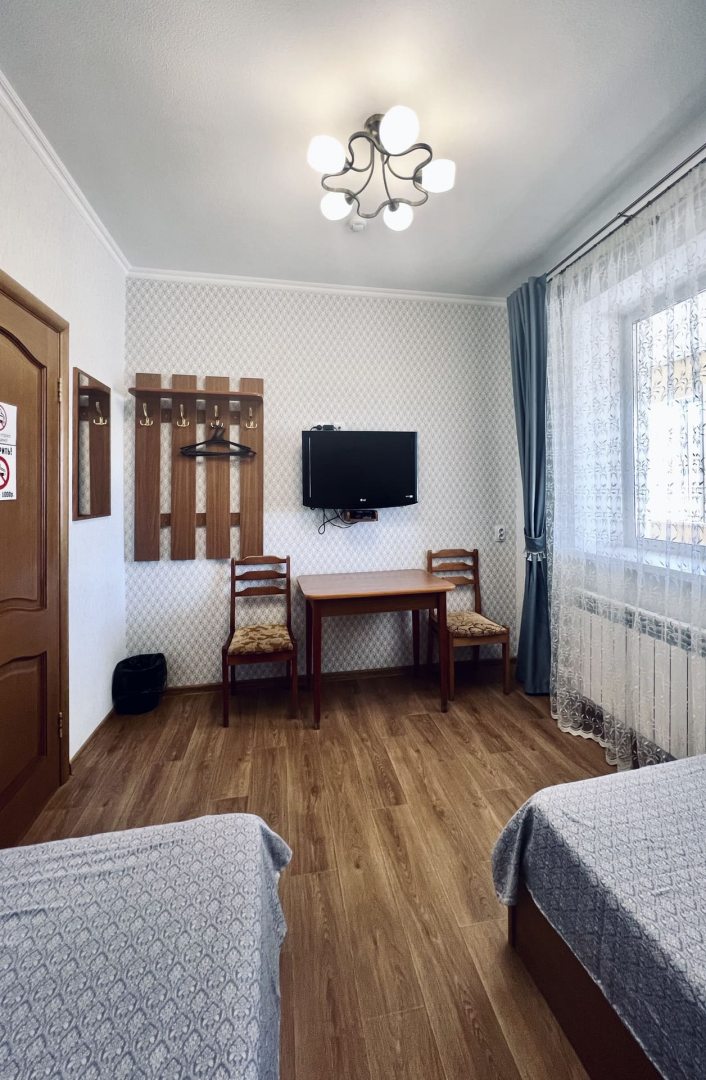 Двухместный (Двухместный номер с 2 отдельными кроватями и с туалетом на этаже) гостиницы Ласточка, Кузнецк