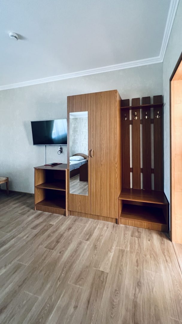 Трехместный (Трехместный номер с общим туалетом) гостиницы Ласточка, Кузнецк