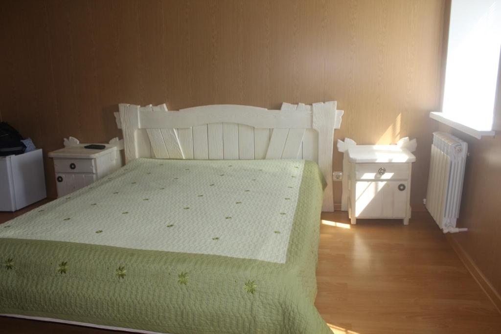 Двухместный (Двухместный номер с 1 кроватью и собственной ванной комнатой) мини-отеля Граф Суворов, Лакинск