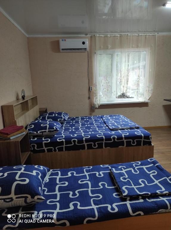 Трехместный (Трехместный номер «Комфорт») гостевого дома Guest House Artel, Миллерово