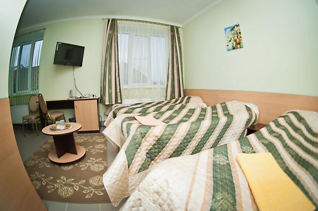 Трехместный (Бюджетный трехместный номер) отеля Лира, Наро-Фоминск
