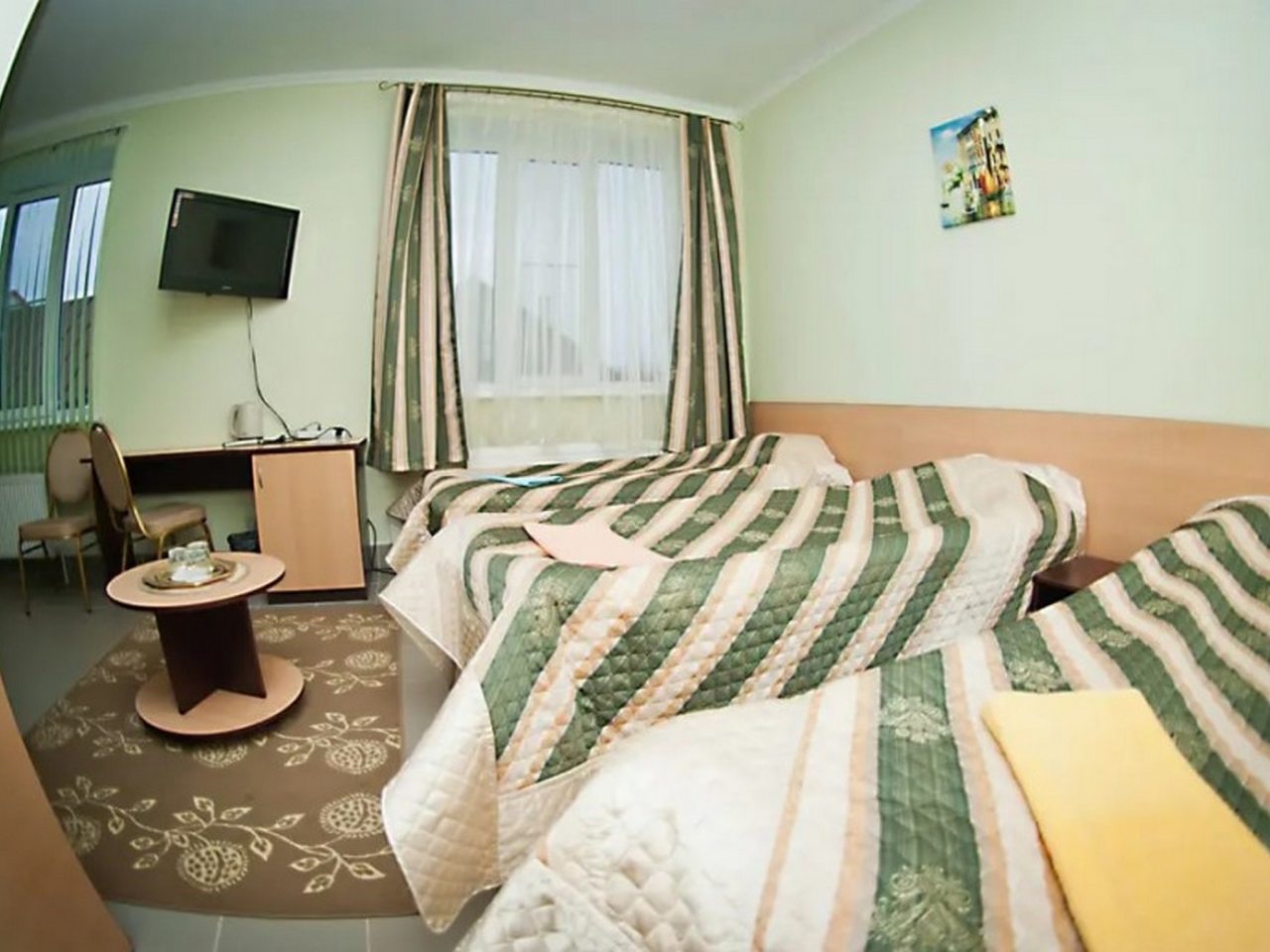 Четырехместный (Четырехместный номер эконом-класса), Отель Лира