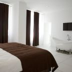 Двухместный (Белый  Делюкс с 1 кроватью и ванной), Бутик-Отель Истории