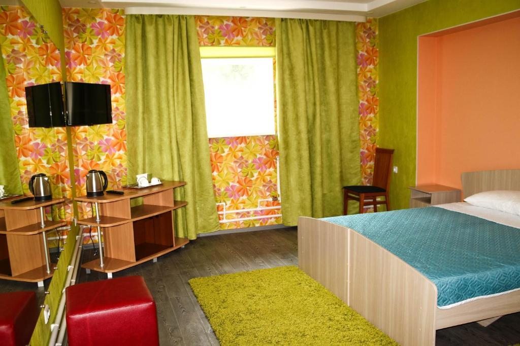 Двухместный (Улучшенный двухместный номер с 1 кроватью или 2 отдельными кроватями) отеля Ривьера, Новокузнецк