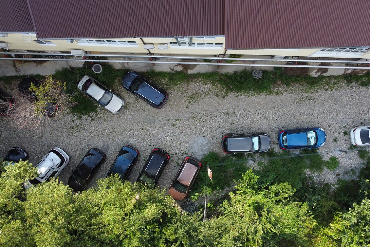 Парковка во дворе, Гостиница Garden Town