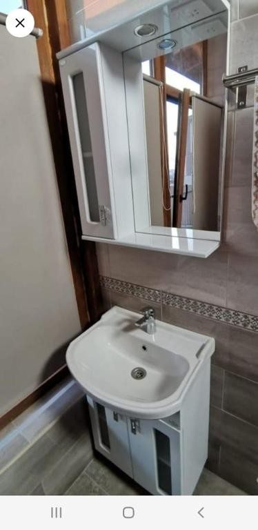 Семейный (Семейный номер с ванной комнатой) гостевого дома Морской бриз, Кабардинка