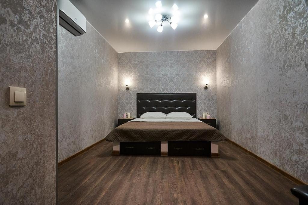 Двухместный (Улучшенный двухместный номер с 1 кроватью) отеля FILIN на Степанца, Омск