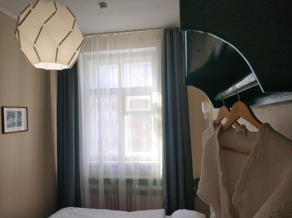 Семейный (Одна двухместная кровать и одна одноместная) отеля Вымпел, Москва