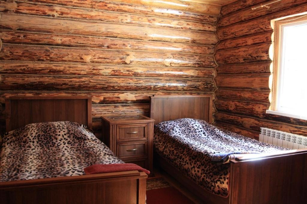 Двухместный (Двухместный номер с 2 отдельными кроватями и общей ванной комнатой) гостевого дома Guest HOUSE SROOB v Lesu, Терскол