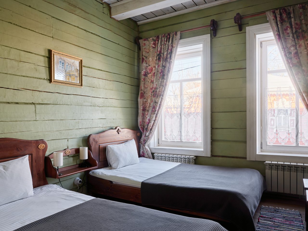 Двухместный (Комфорт с 2 отдельными кроватями) отеля Доходный дом Листратовой, Иркутск