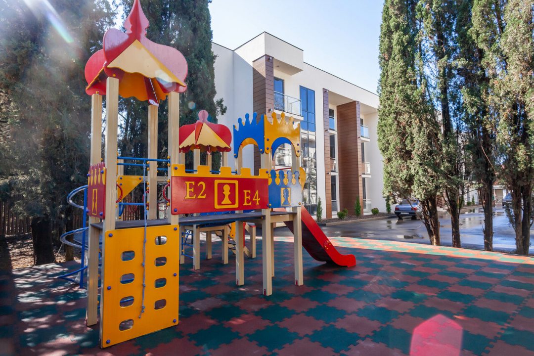 Детская игровая площадка, Апартаменты Видный