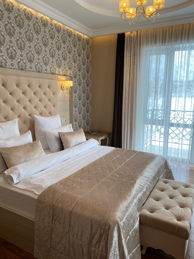 Полулюкс (С 1 двуспальной кроватью) гостиницы Villa Maralis, Кемерово