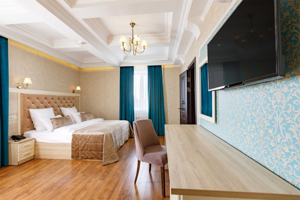 Полулюкс (Family, С двуспальной кроватью king-size) гостиницы Villa Maralis, Кемерово