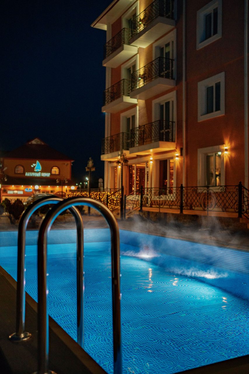 Круглогодичный подогреваемый бассейн, Гостиница Villa Maralis