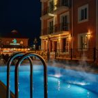 Круглогодичный подогреваемый бассейн, Гостиница Villa Maralis