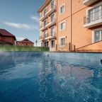 Круглогодичный подогреваемый бассейн, Гостиница Villa Maralis