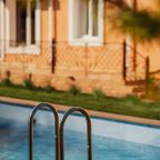 Круглогодичный подогреваемый бассейн, Гостиница Villa Maralis
