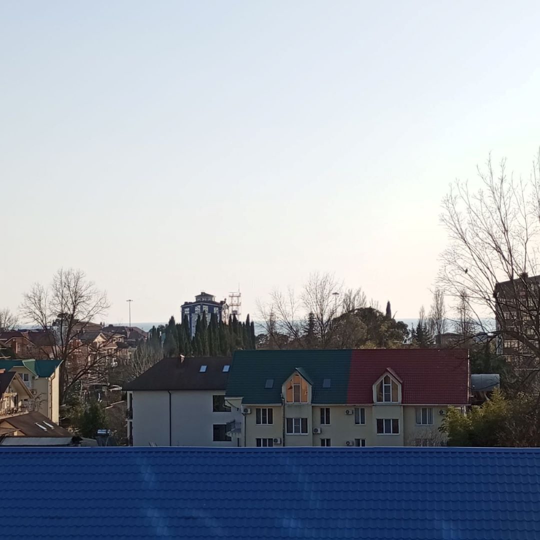 Вид на море и город с панорамных окон