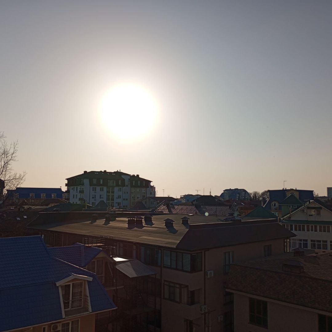 Вид на море и город с панорамных окон