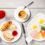 Доставка еды и напитков в номер, Отель Мажор