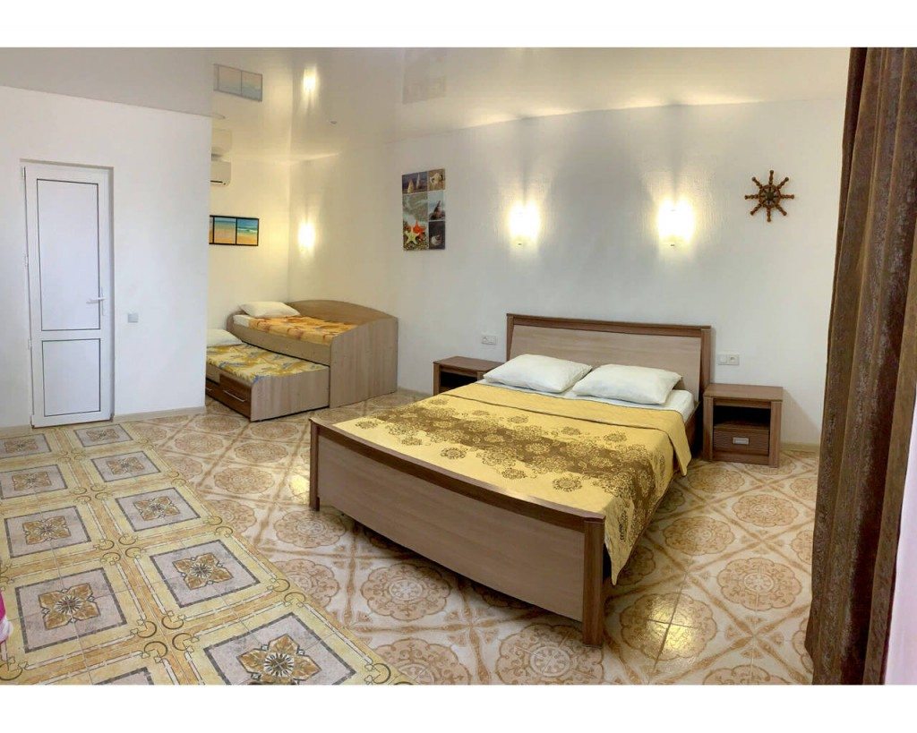 Четырехместный (Улучшенный стандарт) отеля Вилла Марита, Заозерное, Крым