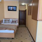 Полулюкс (ЮЖНЫЙ (3-х местный) Корпус 2 (5 метров до моря)), Мини-отель Мечта