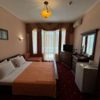 Полулюкс (ЮЖНЫЙ (3-х местный) Корпус 1 (200 метров до моря)), Мини-отель Мечта