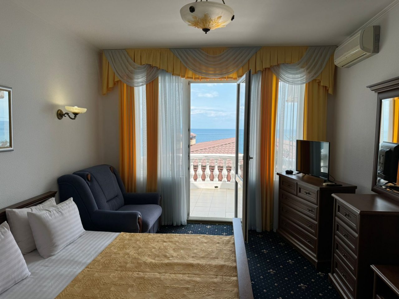 Полулюкс (ЮЖНЫЙ (3-х местный) Корпус 1 (200 метров до моря)), Мини-отель Мечта