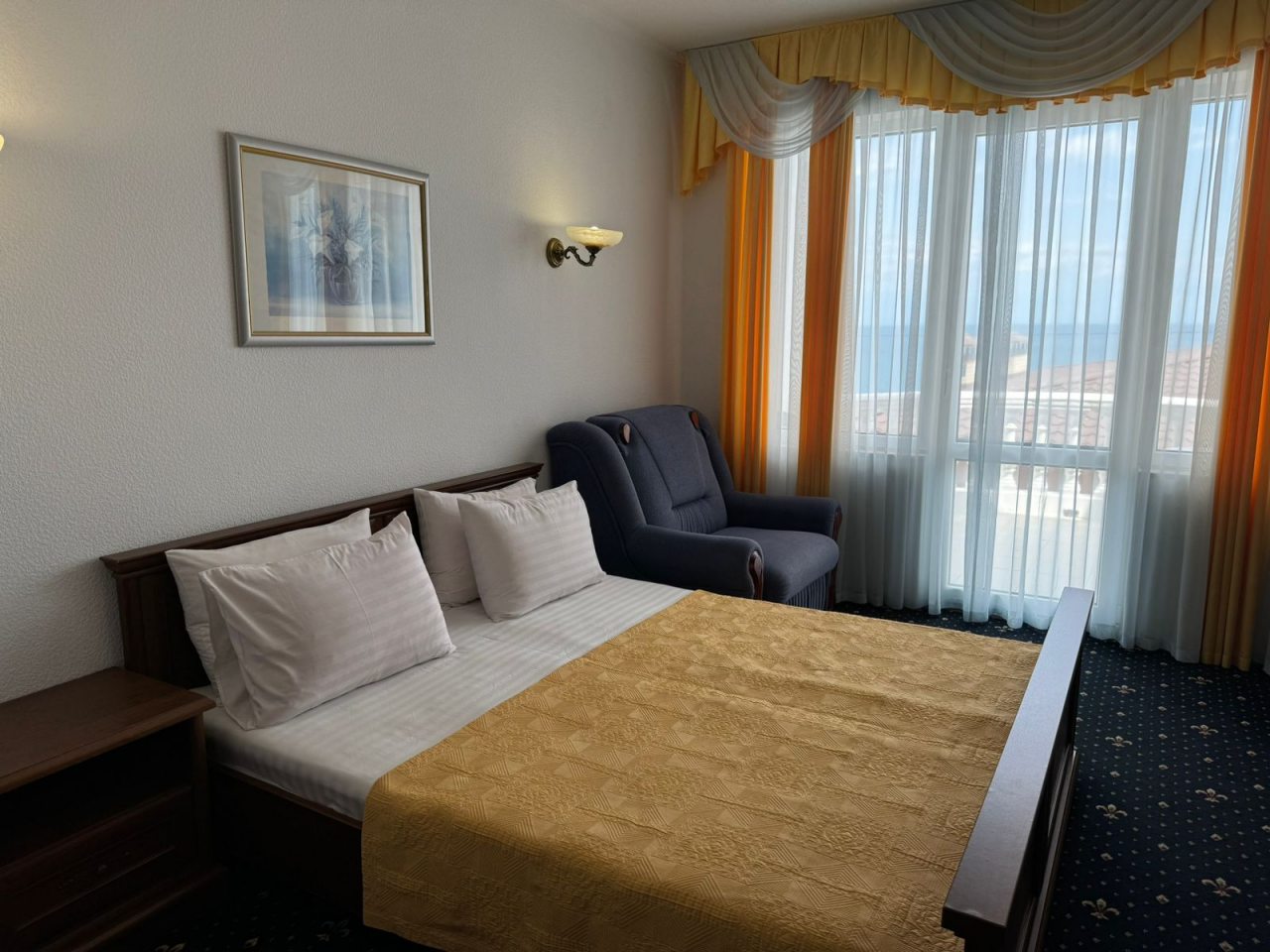 Полулюкс (ЮЖНЫЙ (3-х местный) Корпус 1 (200 метров до моря)), Мини-отель Мечта