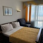 Полулюкс (ЮЖНЫЙ (3-х местный) Корпус 1 (200 метров до моря)), Мини-отель Мечта