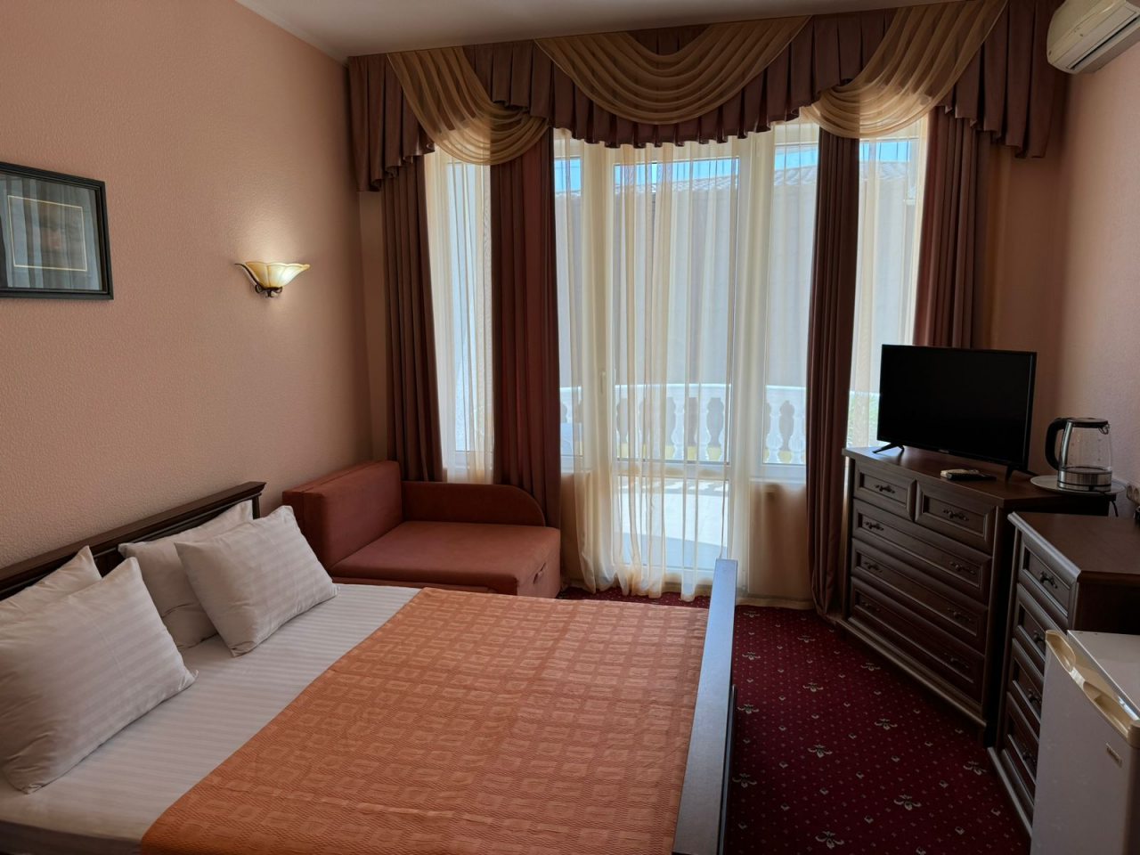 Полулюкс (ЮЖНЫЙ (3-х местный) Корпус 1 (200 метров до моря)), Мини-отель Мечта