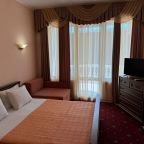 Полулюкс (ЮЖНЫЙ (3-х местный) Корпус 1 (200 метров до моря)), Мини-отель Мечта