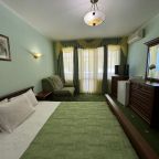 Двухместный (НОМЕР "СТАНДАРТ КОМФОРТ" ЮЖНЫЙ (3-х местный) Корпус 1 (200 метров до моря)), Мини-отель Мечта