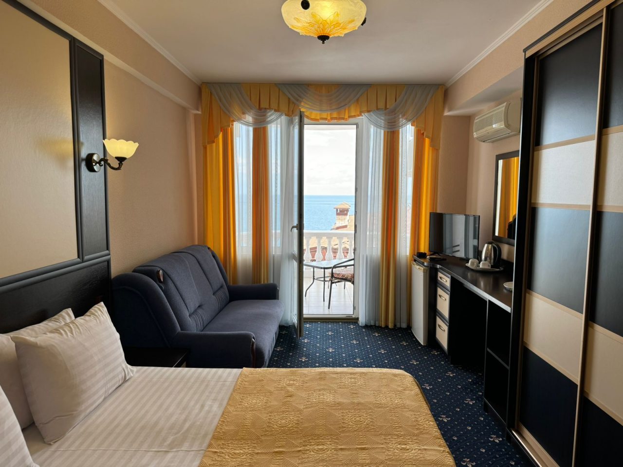 Полулюкс (ЮЖНЫЙ (4-х местный) Корпус 1 (200 метров до моря)), Мини-отель Мечта